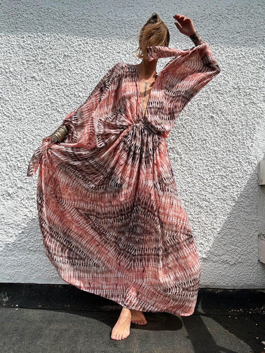 THE HERA KAFTAN TIE DYE CORAL