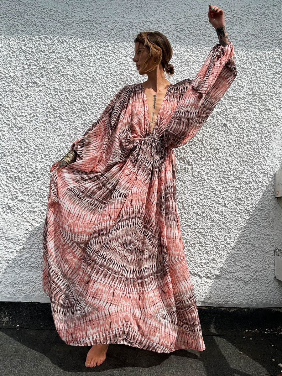 THE HERA KAFTAN TIE DYE CORAL